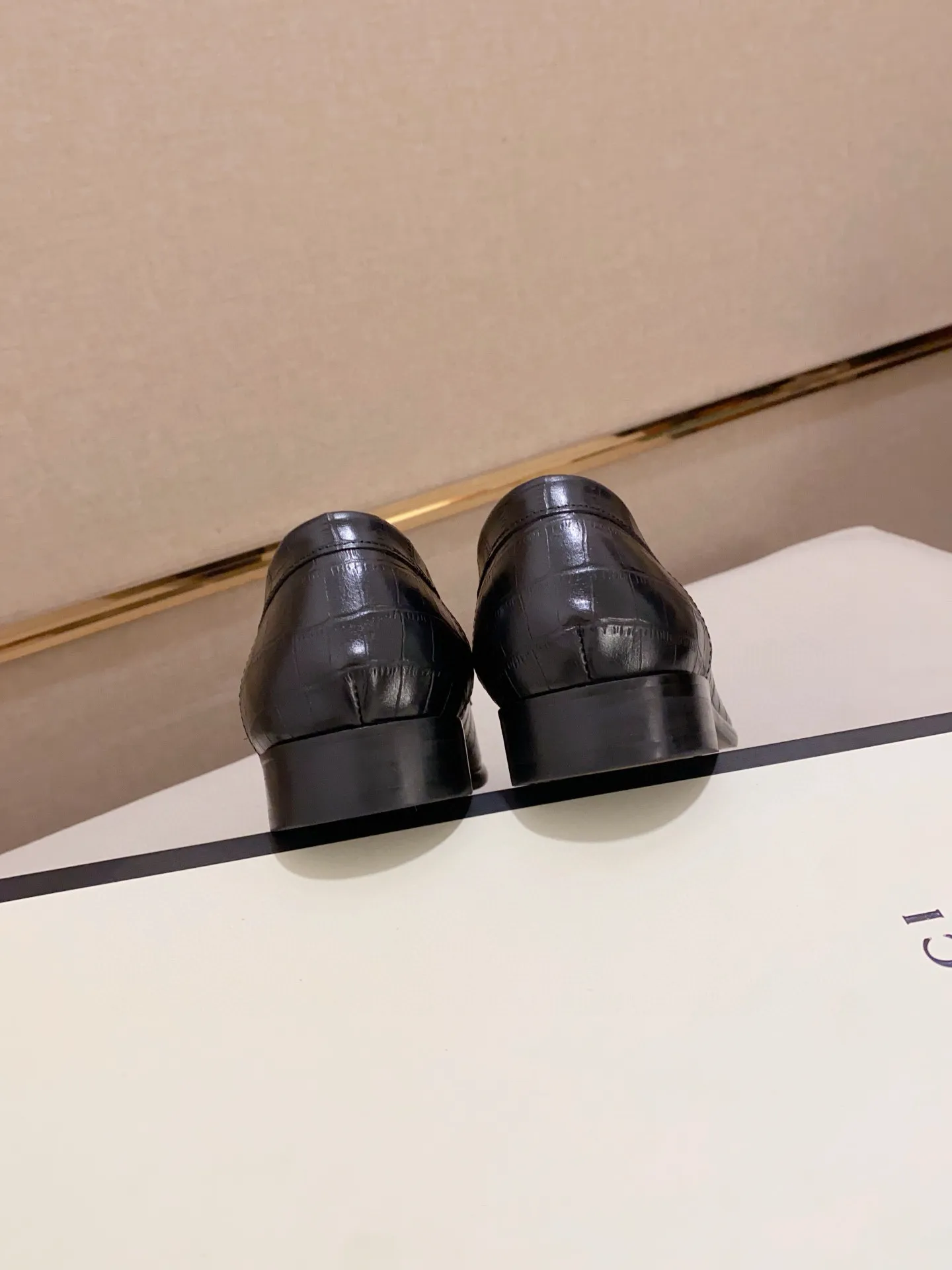 Men's shoes 💰: 520💰 (GUCCI) new series ss hot new products 💢 💠 Casual leather shoes 👞, first layer of cowhide, upper hardware buckles and logo on the sides of the shoe, brand logo on the insole and sole 💠 💎Upper: 100% cowhide 💎Inner: cowhide/100% 💎Feet: cowhide/100% 💎Sole: rubber/100% 💎SIZE: 38 39 40 41 42 43 44 Can be customized 45